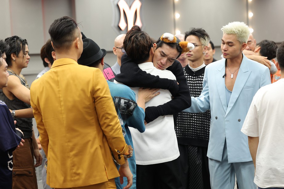 Cuộc đụng độ của "Anh trai vượt ngàn chông gai" và "Anh trai say hi"- Ảnh 5. Cuộc đụng độ của "Anh trai vượt ngàn chông gai" và "Anh trai say hi"- Ảnh 5.