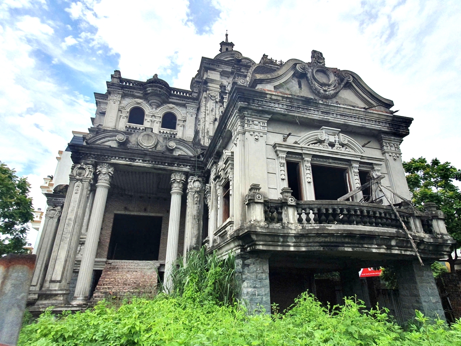 Biệt thự đồ sộ nằm tr&ecirc;n 7 l&ocirc; đất v&agrave;ng bị bỏ hoang ở Hải Dương- Ảnh 3.