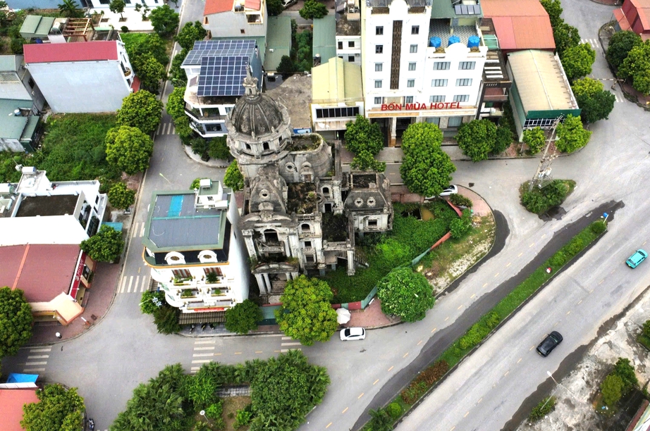 Biệt thự đồ sộ nằm tr&ecirc;n 7 l&ocirc; đất v&agrave;ng bị bỏ hoang ở Hải Dương- Ảnh 7.