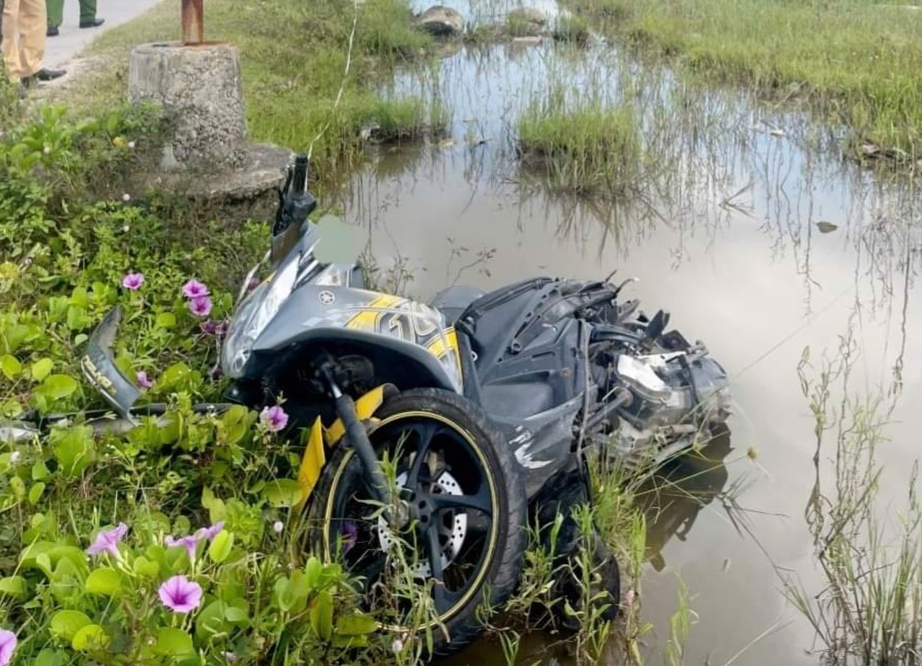 Quảng Ninh: Bất an đường ra cảng Ghềnh Võ- Ảnh 2. Quảng Ninh: Bất an đường ra cảng Ghềnh Võ- Ảnh 2.