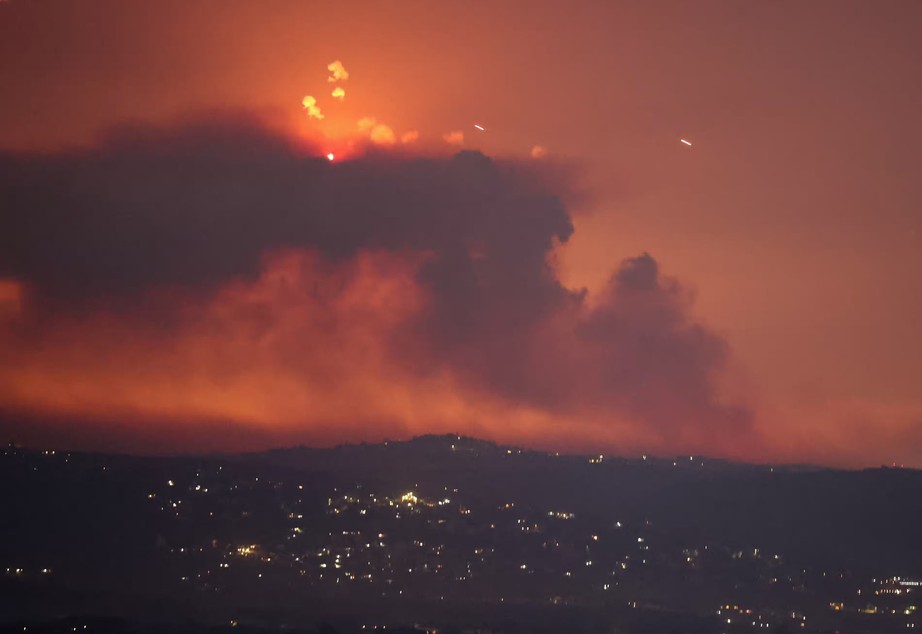 Israel kh&ocirc;ng k&iacute;ch Lebanon, đ&aacute;p trả cuộc đột k&iacute;ch của Hezbollah- Ảnh 1.