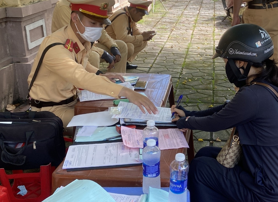 CSGT Quảng Ninh đ&oacute;n l&otilde;ng, chặn bắt thanh, thiếu ni&ecirc;n vi phạm giao th&ocirc;ng- Ảnh 2.