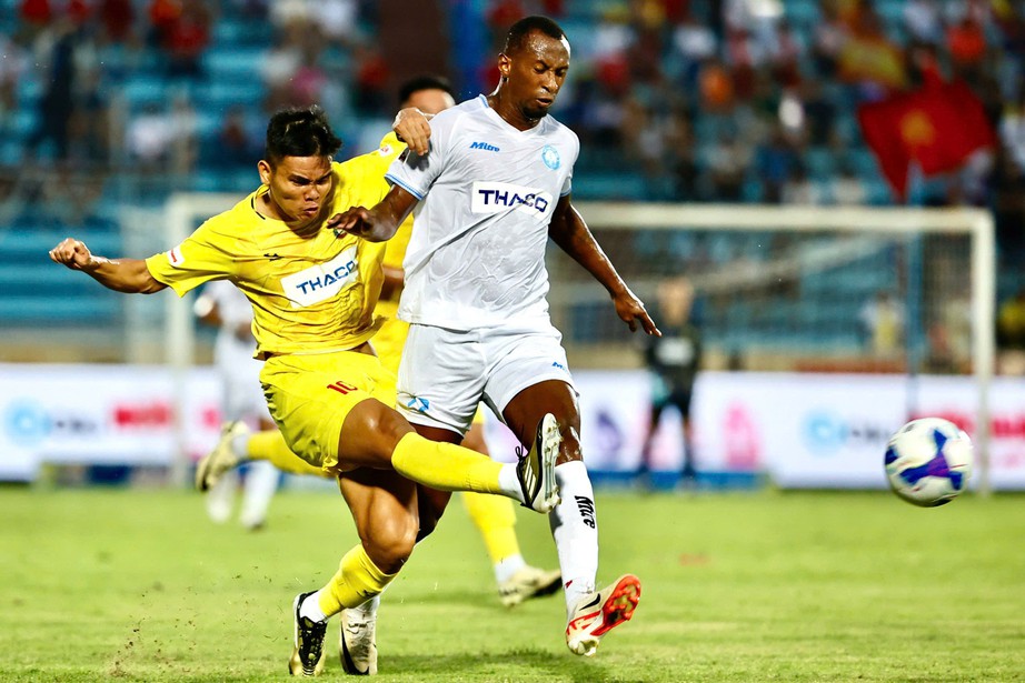 Tiền đạo kh&aacute;t khao nhập tịch Việt Nam tỏa s&aacute;ng, Nam Định gi&agrave;nh Si&ecirc;u c&uacute;p Quốc gia 2024 - Ảnh 1.