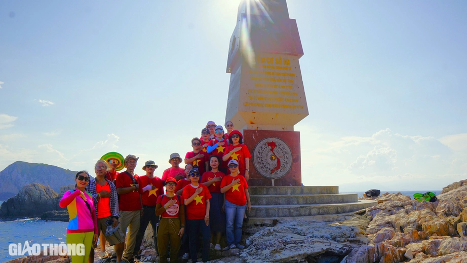 Sừng sững cột mốc A9 giữa biển trời B&igrave;nh Định- Ảnh 7.