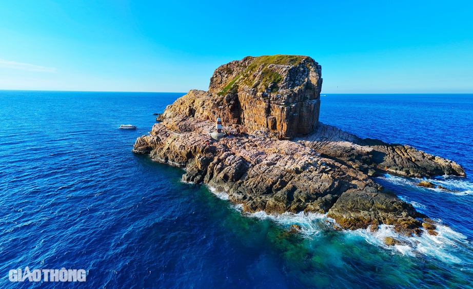 Sừng sững cột mốc A9 giữa biển trời B&igrave;nh Định- Ảnh 3.