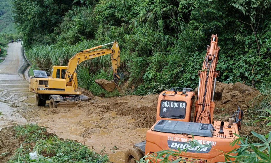 Th&ocirc;ng đường, lực lượng cứu hộ v&agrave;o được điểm sạt lở hơn 100 người mất t&iacute;ch ở L&agrave;o Cai- Ảnh 2.