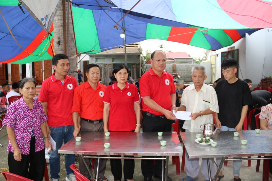 Hội Chữ thập đỏ Việt Nam tiếp nhận ủng hộ đồng b&agrave;o miền Bắc khắc phục hậu quả b&atilde;o số 3- Ảnh 1.