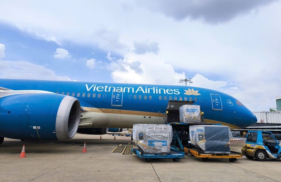 Vietnam Airlines vận chuyển gần 30 tấn h&agrave;ng cứu trợ v&ugrave;ng b&atilde;o lũ miền Bắc- Ảnh 1.