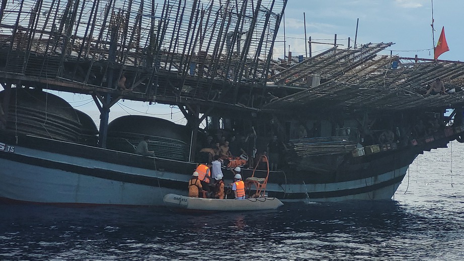 Cứu gần 800 người gặp nạn tr&ecirc;n biển- Ảnh 1.