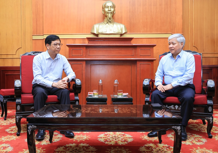 Bộ GTVT trao 4 tỷ đồng ủng hộ b&agrave; con bị thiệt hại do b&atilde;o lũ- Ảnh 1.