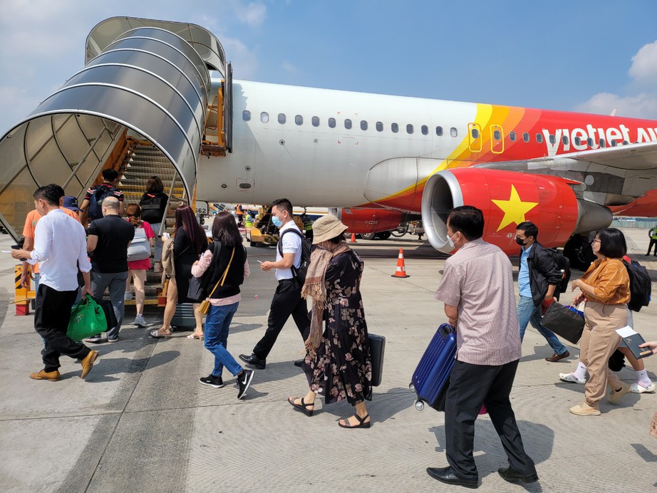 Siết tr&aacute;ch nhiệm quản l&yacute; gi&aacute; dịch vụ h&agrave;ng kh&ocirc;ng- Ảnh 1.
