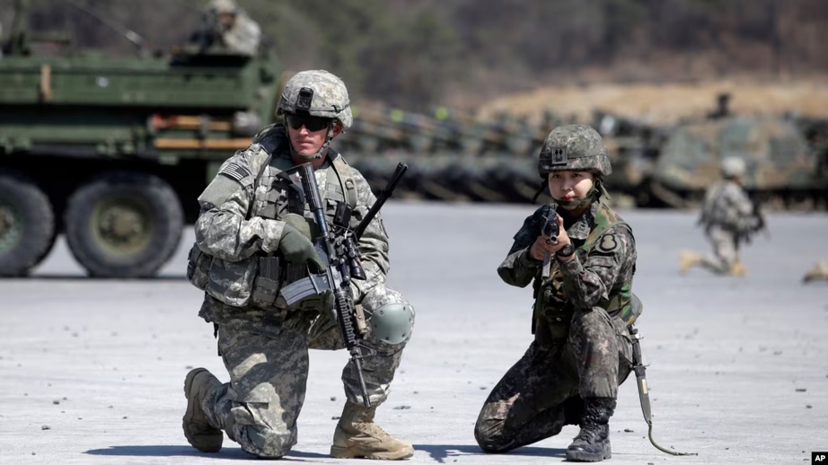 CNN: Mỹ - H&agrave;n vội v&atilde; đ&agrave;m ph&aacute;n chia sẻ chi ph&iacute; qu&acirc;n sự trước bầu cử Mỹ- Ảnh 1.