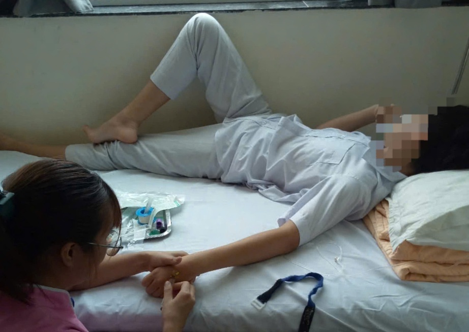 Gia Lai: 21 học sinh ch&oacute;ng mặt, n&ocirc;n &oacute;i sau khi uống tr&agrave; sữa- Ảnh 1.