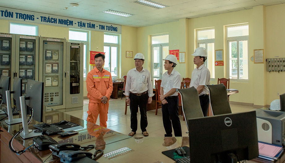 Truyền tải điện Đ&ocirc;ng Bắc 3 giữ vững an ninh hệ thống truyền tải điện trước mưa lũ- Ảnh 1.
