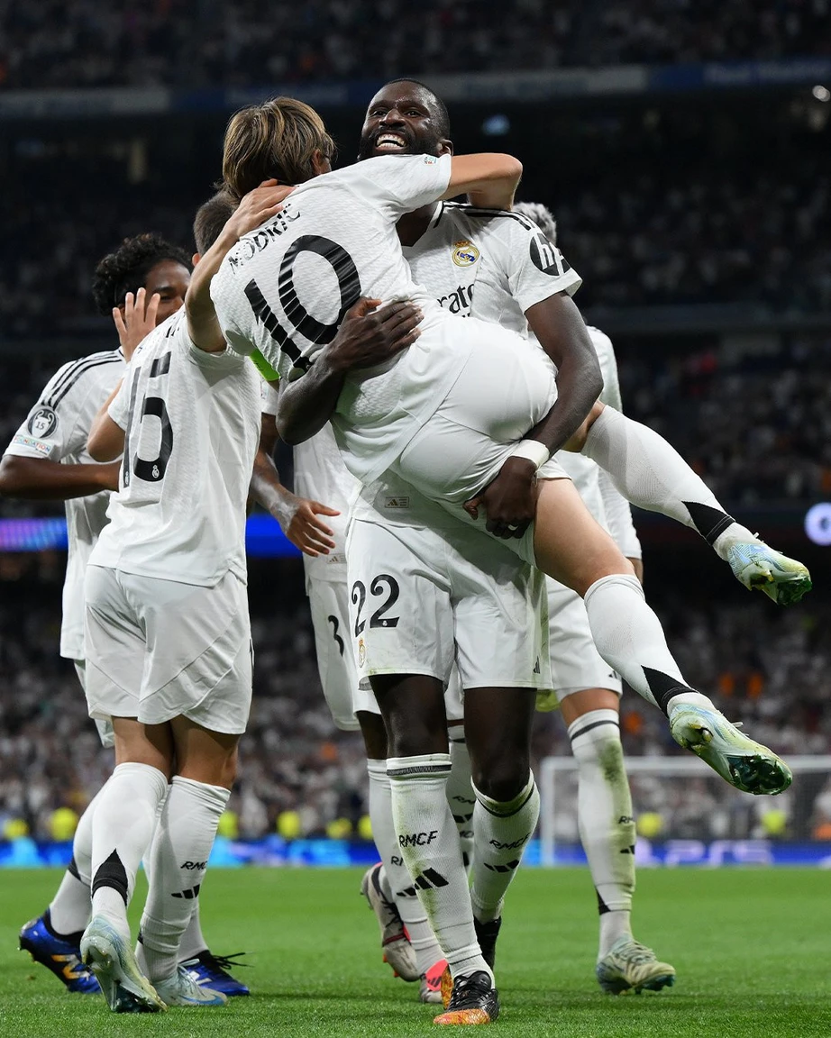 Champions League: Real v&agrave; Liverpool rủ nhau thắng, Bayern hủy diệt đội b&oacute;ng Croatia - Ảnh 1.