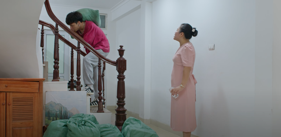 "Đi giữa trời rực rỡ" tập 36: Pu cùng Thái "khởi nghiệp" quét sơn, mở quán cà phê- Ảnh 2. "Đi giữa trời rực rỡ" tập 36: Pu cùng Thái "khởi nghiệp" quét sơn, mở quán cà phê- Ảnh 2.