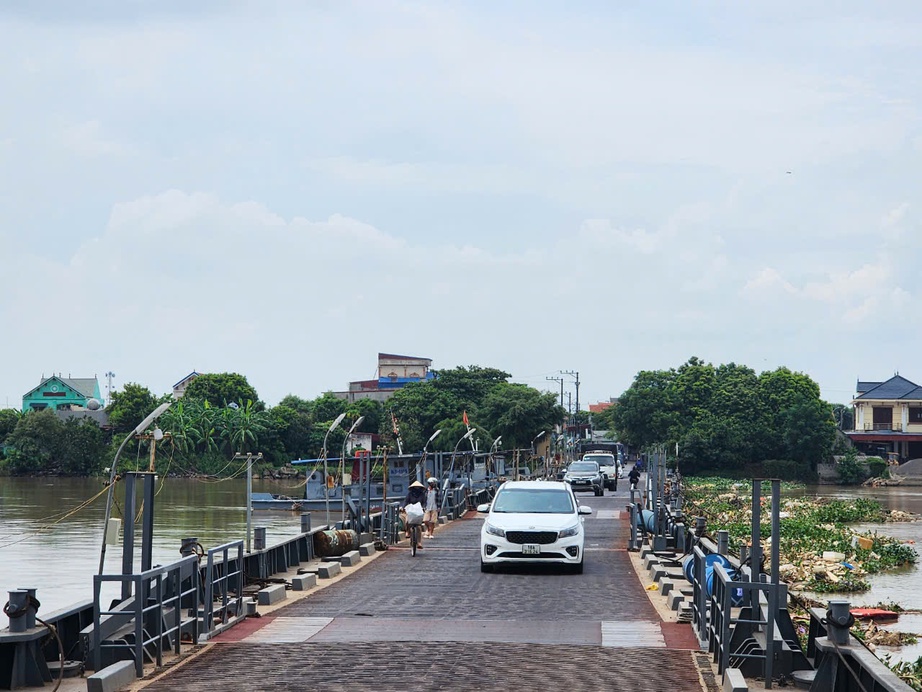 Ph&acirc;n luồng để khắc phục hư hỏng cầu phao Ninh Cường- Ảnh 1.