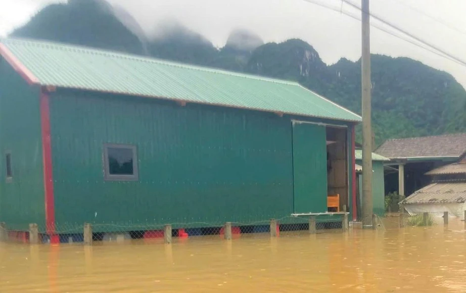 "L&agrave;ng du lịch tốt nhất thế giới" ngập s&acirc;u trong nước, người d&acirc;n sinh sống thế n&agrave;o?- Ảnh 3.