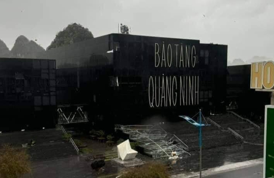 Gi&oacute; giật kinh ho&agrave;ng hất tung cửa k&iacute;nh, giật phăng m&aacute;i t&ocirc;n, nhấn ch&igrave;m t&agrave;u ở Quảng Ninh- Ảnh 5.