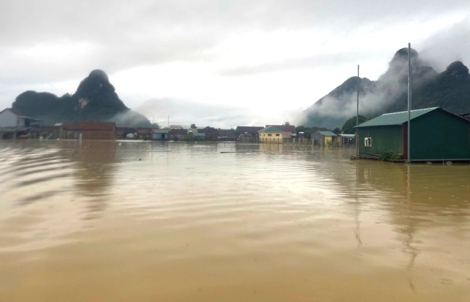"L&agrave;ng du lịch tốt nhất thế giới" ngập s&acirc;u trong nước, người d&acirc;n sinh sống thế n&agrave;o?- Ảnh 2.