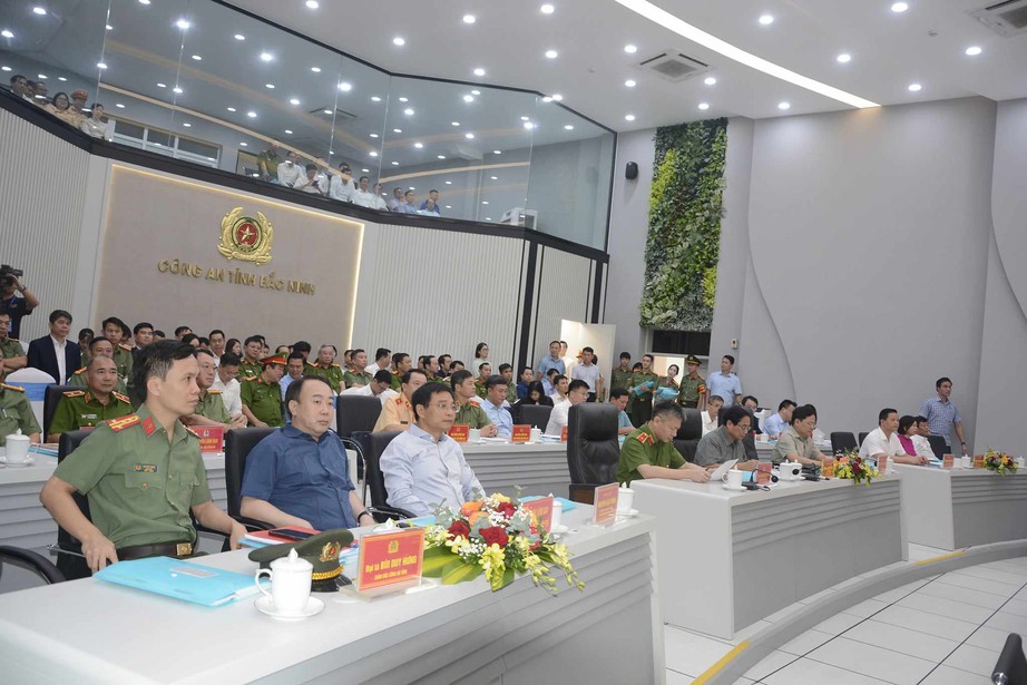 Thủ tướng Phạm Minh Ch&iacute;nh: Mỗi tỉnh, th&agrave;nh phố phải l&agrave; tỉnh ATGT- Ảnh 3.