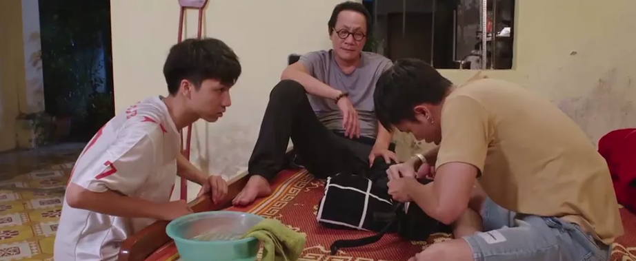 Đi giữa trời rực rỡ tập 40: Chải đi làm ở quán phở, Quang đối đầu Bảo Anh- Ảnh 1. Đi giữa trời rực rỡ tập 40: Chải đi làm ở quán phở, Quang đối đầu Bảo Anh- Ảnh 1.