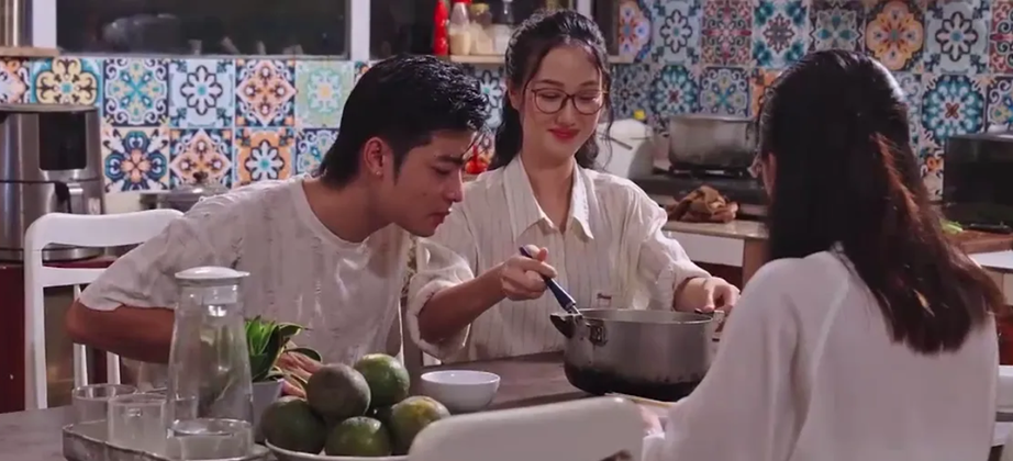 Đi giữa trời rực rỡ tập 40: Chải đi làm ở quán phở, Quang đối đầu Bảo Anh- Ảnh 4. Đi giữa trời rực rỡ tập 40: Chải đi làm ở quán phở, Quang đối đầu Bảo Anh- Ảnh 4.