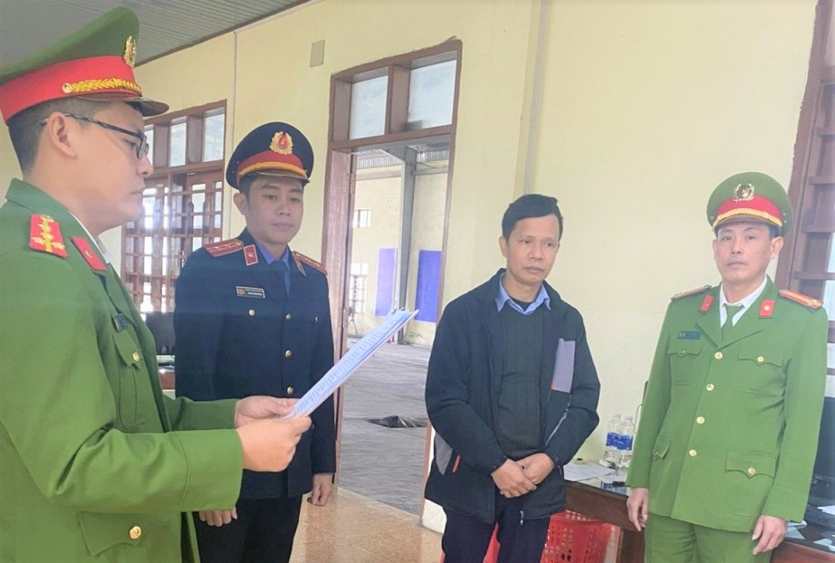 Hai ph&oacute; gi&aacute;m đốc Trung t&acirc;m đăng kiểm ở Quảng B&igrave;nh lĩnh &aacute;n- Ảnh 1.
