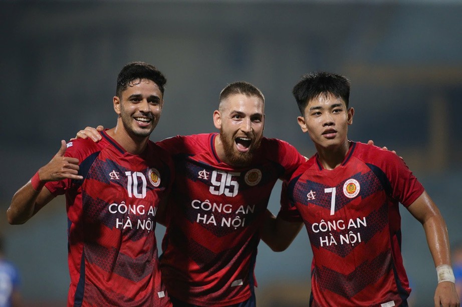 Nh&agrave; cựu v&ocirc; địch V-League thắng hủy diệt đội b&oacute;ng Singapore tại giải Đ&ocirc;ng Nam &Aacute; - Ảnh 1.