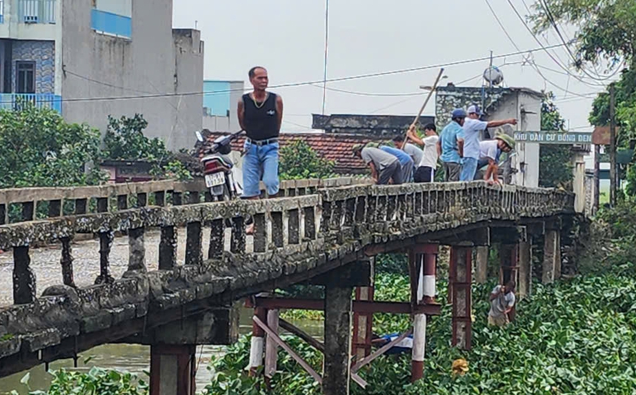 Th&aacute;i B&igrave;nh: Cầu d&acirc;n sinh xuống cấp nghi&ecirc;m trọng, d&acirc;n phải đi đường v&ograve;ng- Ảnh 3.