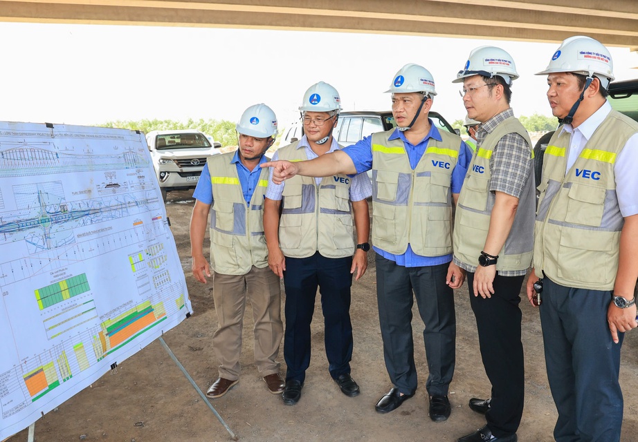 Chuyển m&igrave;nh đ&oacute;n vận hội mới- Ảnh 1.