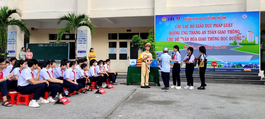 Cần Thơ: Phổ biến kiến thức an toàn giao thông đến hàng trăm học sinh cấp 2- Ảnh 1. Cần Thơ: Phổ biến kiến thức an toàn giao thông đến hàng trăm học sinh cấp 2- Ảnh 1.