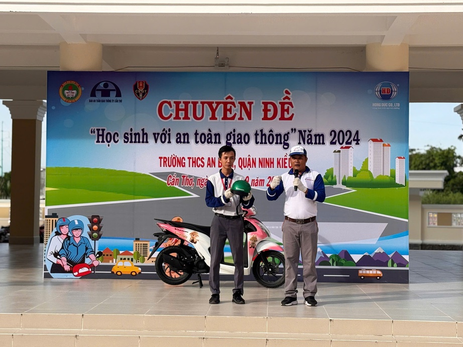 Cần Thơ: Phổ biến kiến thức an toàn giao thông đến hàng trăm học sinh cấp 2- Ảnh 2. Cần Thơ: Phổ biến kiến thức an toàn giao thông đến hàng trăm học sinh cấp 2- Ảnh 2.