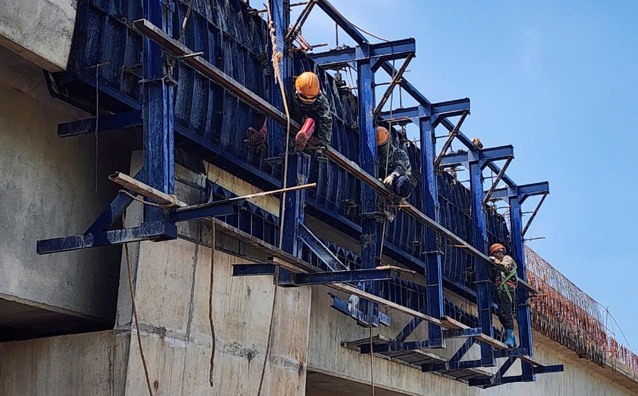 Tăng tốc thi c&ocirc;ng cầu vượt s&ocirc;ng Đ&aacute;y nối Nam Định - Ninh B&igrave;nh- Ảnh 3.