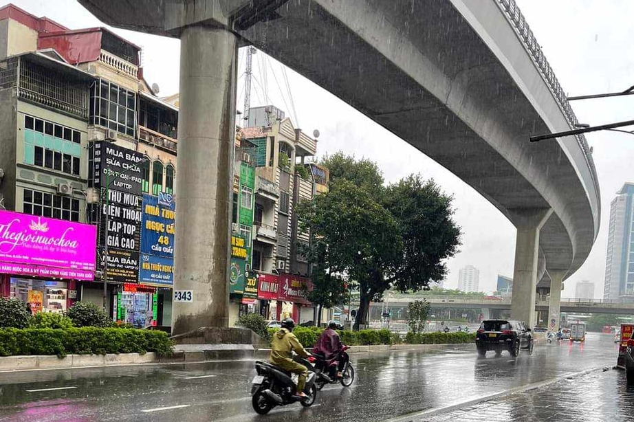 Đường phố H&agrave; Nội vắng lặng trước b&atilde;o số 3 Yagi- Ảnh 2.