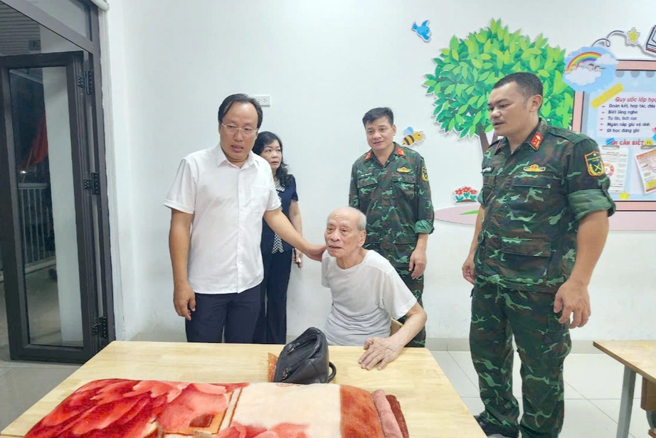 Cận cảnh nơi ở tạm của 160 người H&agrave; Nội phải di dời để tr&aacute;nh si&ecirc;u b&atilde;o- Ảnh 5.