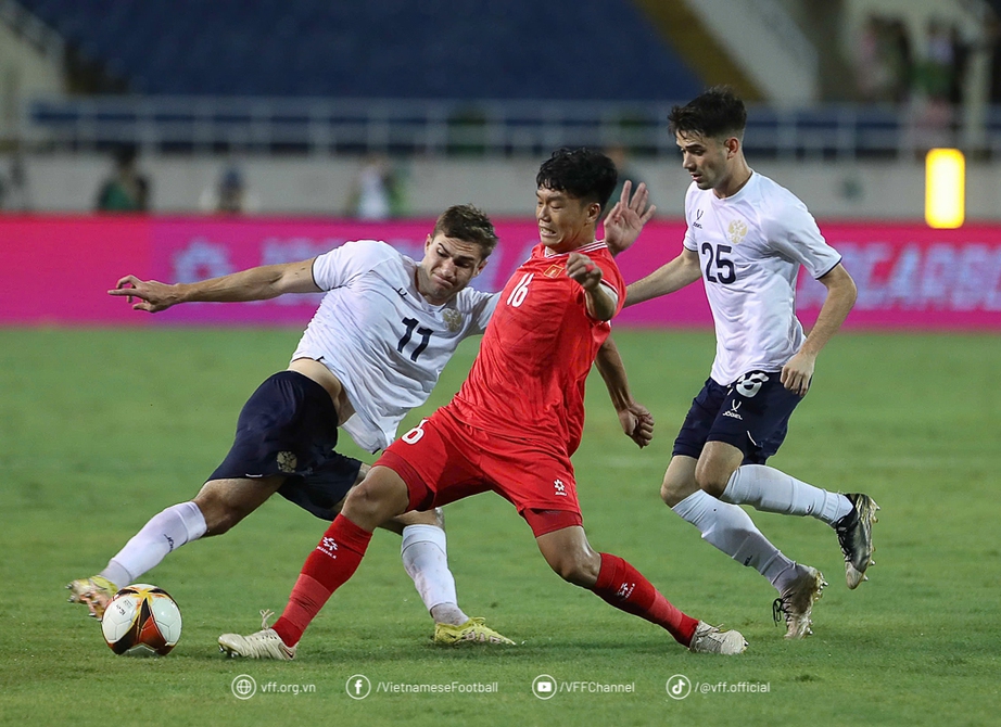 Hủy trận giao hữu giữa đội tuyển Nga v&agrave; đội tuyển Th&aacute;i Lan v&igrave; b&atilde;o số 3- Ảnh 1.