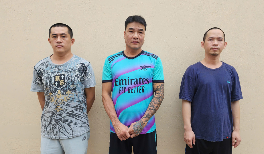 Bắt giữ nh&oacute;m người đ&aacute;nh nhau n&aacute;o loạn trong qu&aacute;n nhậu ở Ph&uacute; Quốc- Ảnh 1.