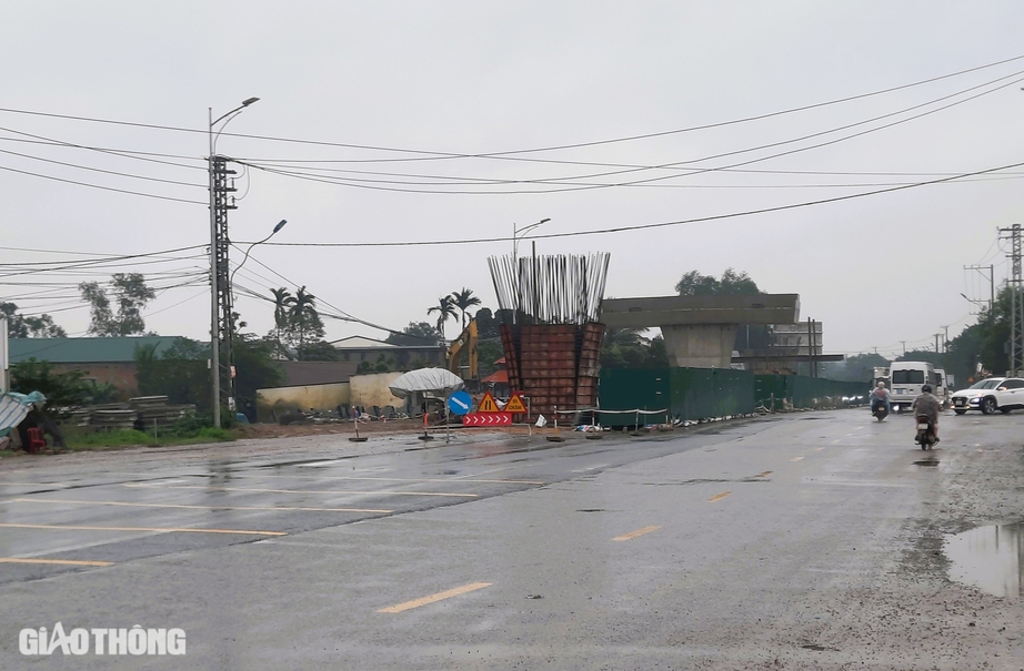 Gỡ vướng mặt bằng c&aacute;c n&uacute;t giao, cầu vượt tr&ecirc;n cao tốc Vạn Ninh - Cam Lộ- Ảnh 1.