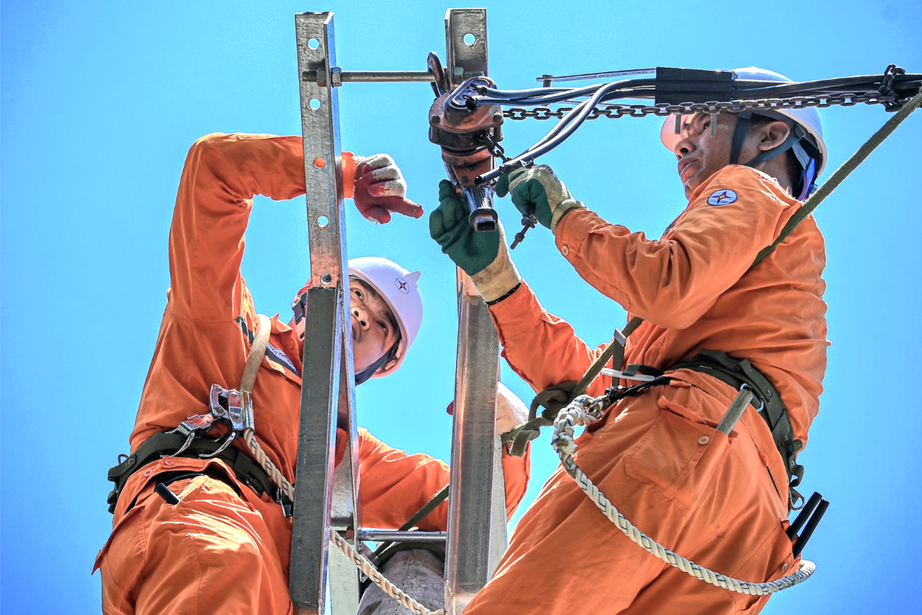 Đề xuất mới về gi&aacute; điện: Người d&acirc;n, trạm sạc xe điện phải trả th&ecirc;m bao nhi&ecirc;u tiền?- Ảnh 2.