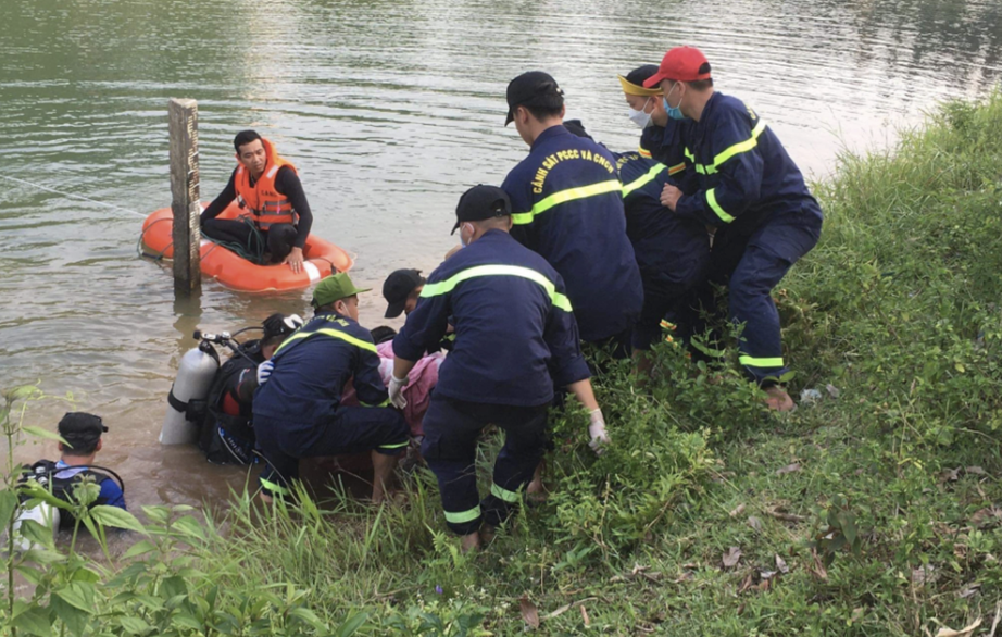 Hai anh em ruột đuối nước tử vong khi đi c&acirc;u c&aacute;- Ảnh 1.