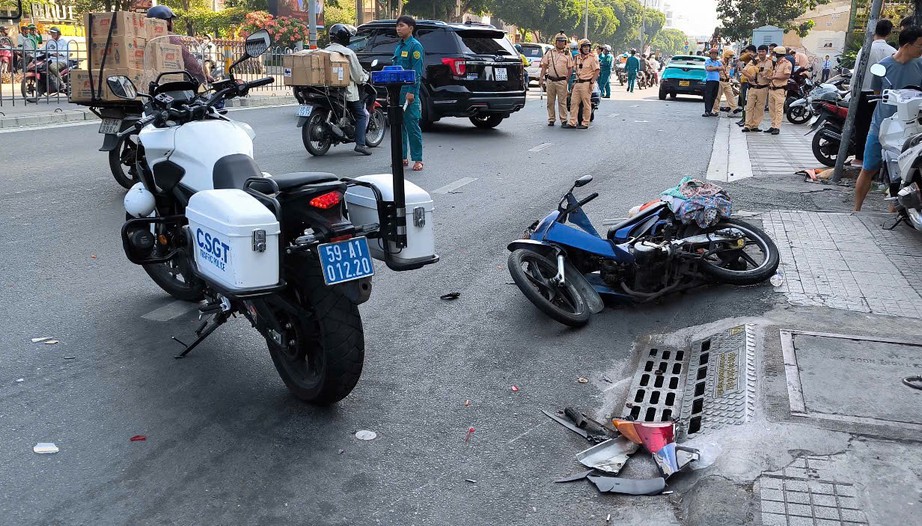 TP.HCM: &Ocirc; t&ocirc; mất l&aacute;i g&acirc;y tai nạn li&ecirc;n ho&agrave;n tr&ecirc;n đường Ho&agrave;ng Văn Thụ- Ảnh 3.