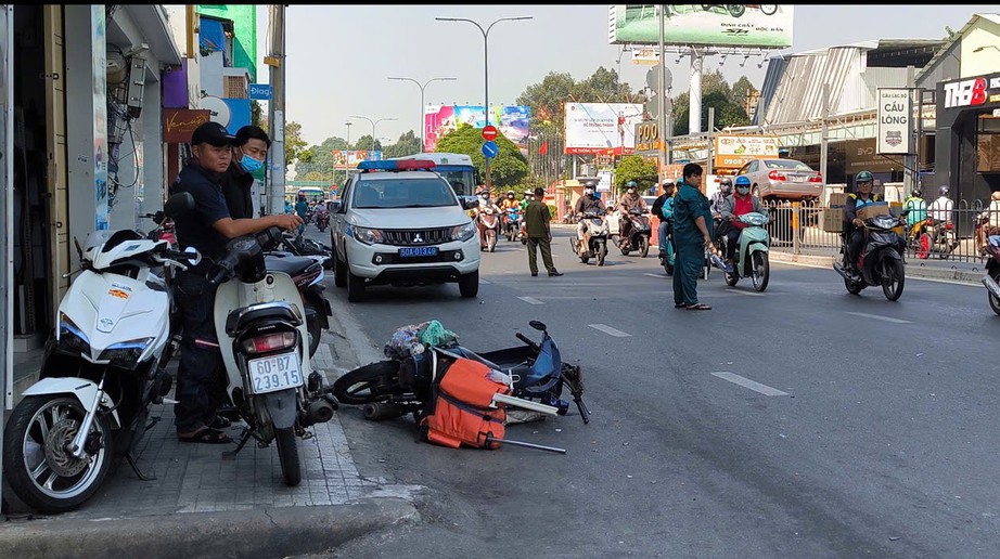 TP.HCM: &Ocirc; t&ocirc; mất l&aacute;i g&acirc;y tai nạn li&ecirc;n ho&agrave;n tr&ecirc;n đường Ho&agrave;ng Văn Thụ- Ảnh 2.