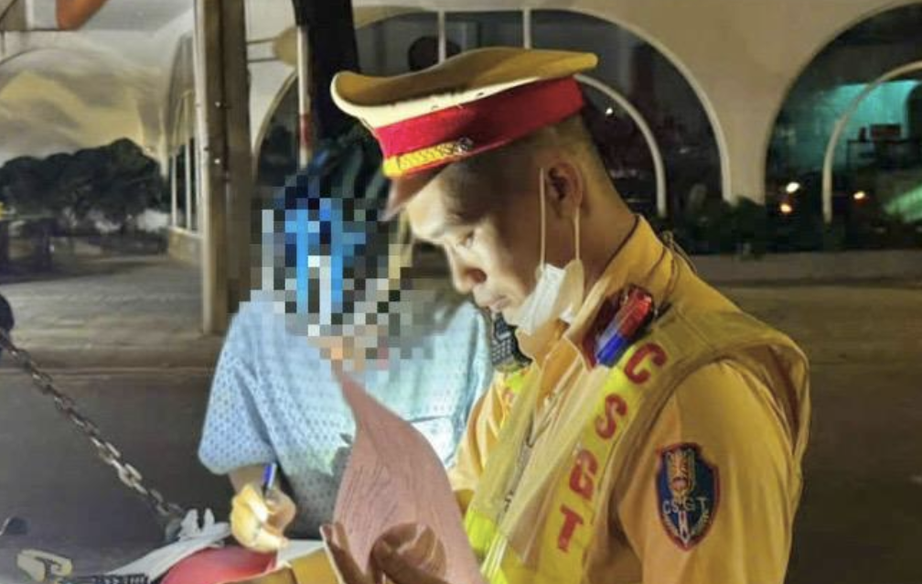 Lập bi&ecirc;n bản 13 người đi xe đạp v&agrave;o đường cấm ở Đồng Nai- Ảnh 2.