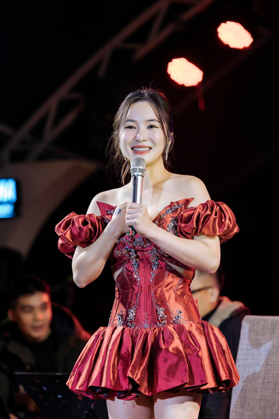 Hương Tràm: "Tôi đi Mỹ vì mệt nên muốn nghỉ, không có gì hết"- Ảnh 2. Hương Tràm: "Tôi đi Mỹ vì mệt nên muốn nghỉ, không có gì hết"- Ảnh 2.