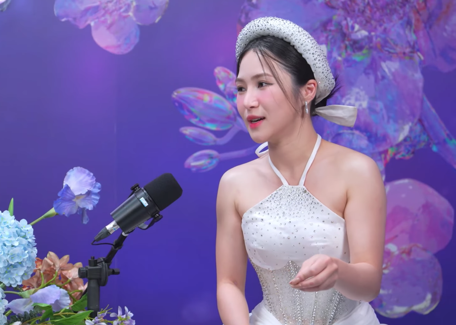 Hương Tràm: "Tôi đi Mỹ vì mệt nên muốn nghỉ, không có gì hết"- Ảnh 1. Hương Tràm: "Tôi đi Mỹ vì mệt nên muốn nghỉ, không có gì hết"- Ảnh 1.