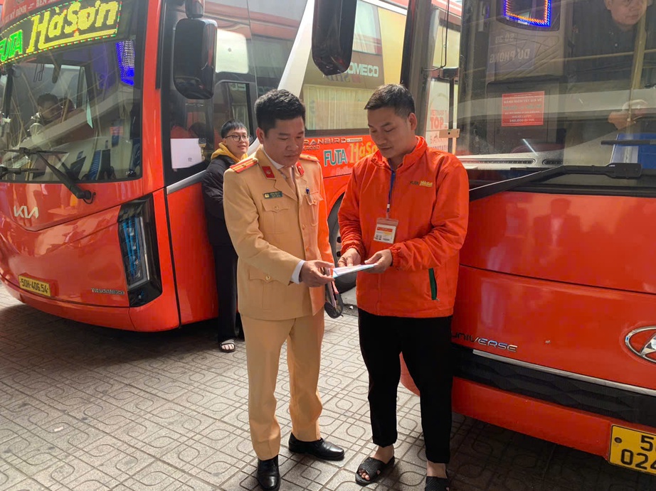 Bến xe H&agrave; Nội ph&aacute;t động cao điểm phục vụ Tết Nguy&ecirc;n đ&aacute;n- Ảnh 2.