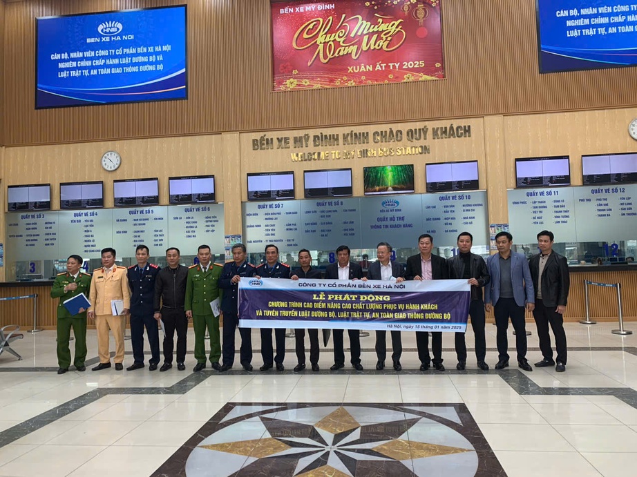 Bến xe H&agrave; Nội ph&aacute;t động cao điểm phục vụ Tết Nguy&ecirc;n đ&aacute;n- Ảnh 1.