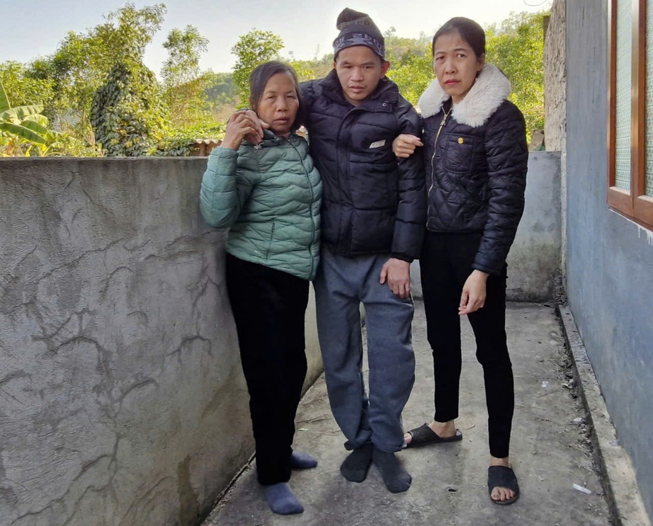 Kh&aacute;nh kiệt v&igrave; chồng liệt giường sau tai nạn- Ảnh 1.