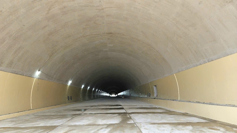 Cận cảnh 2 hầm cao tốc xuyên núi qua Quảng Ngãi thi công vượt tiến độ- Ảnh 2. Cận cảnh 2 hầm cao tốc xuyên núi qua Quảng Ngãi thi công vượt tiến độ- Ảnh 2.